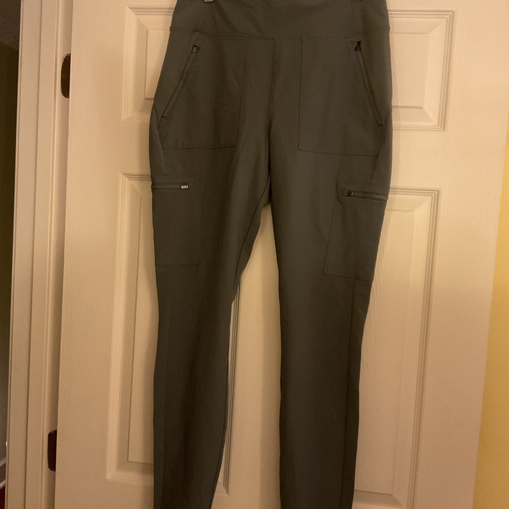 Athleta Headlands Hybrid Cargo II Tight Olive Green Gray Size 12T Hiking Pants